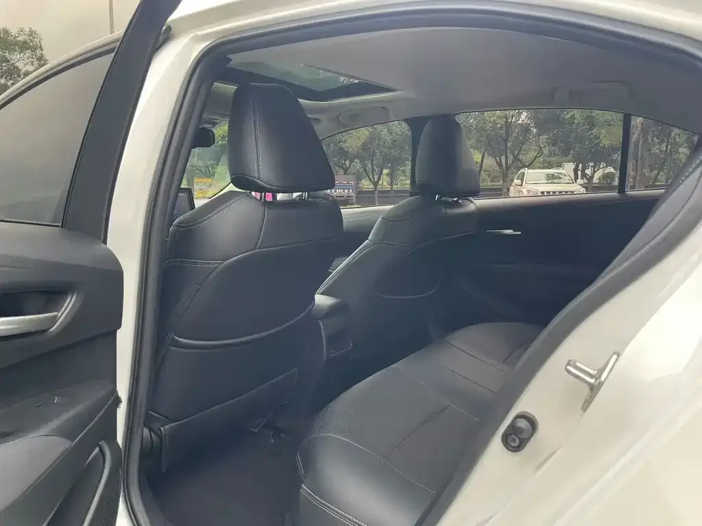Toyota Corolla 2023 из CN, фото 3
