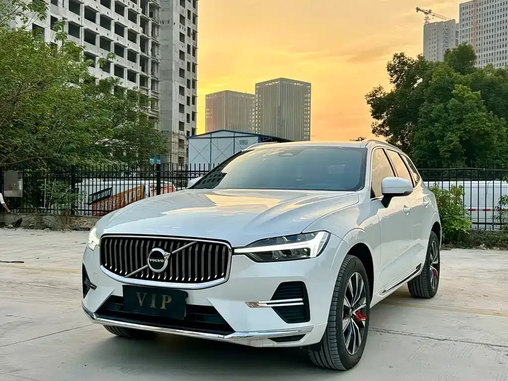 Volvo XC60 — фото 1
