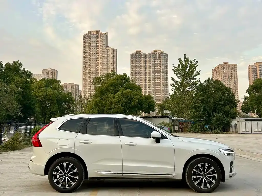 Volvo XC60 — фото 9