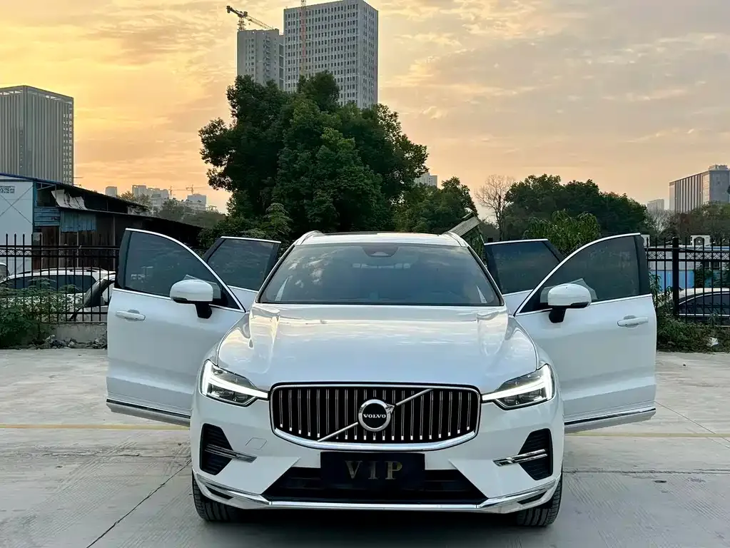 Volvo XC60 — фото 7