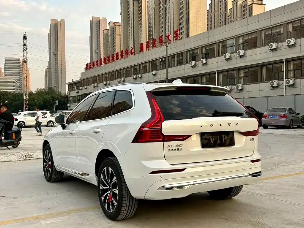 Volvo XC60 — фото 2