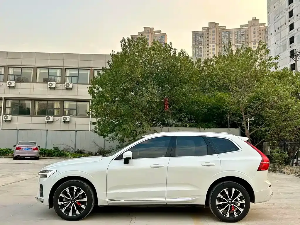 Volvo XC60 — фото 10