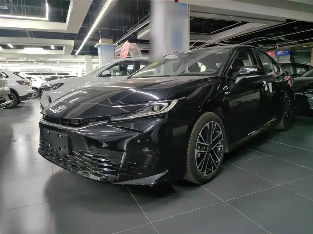 Toyota Camry — фото 5