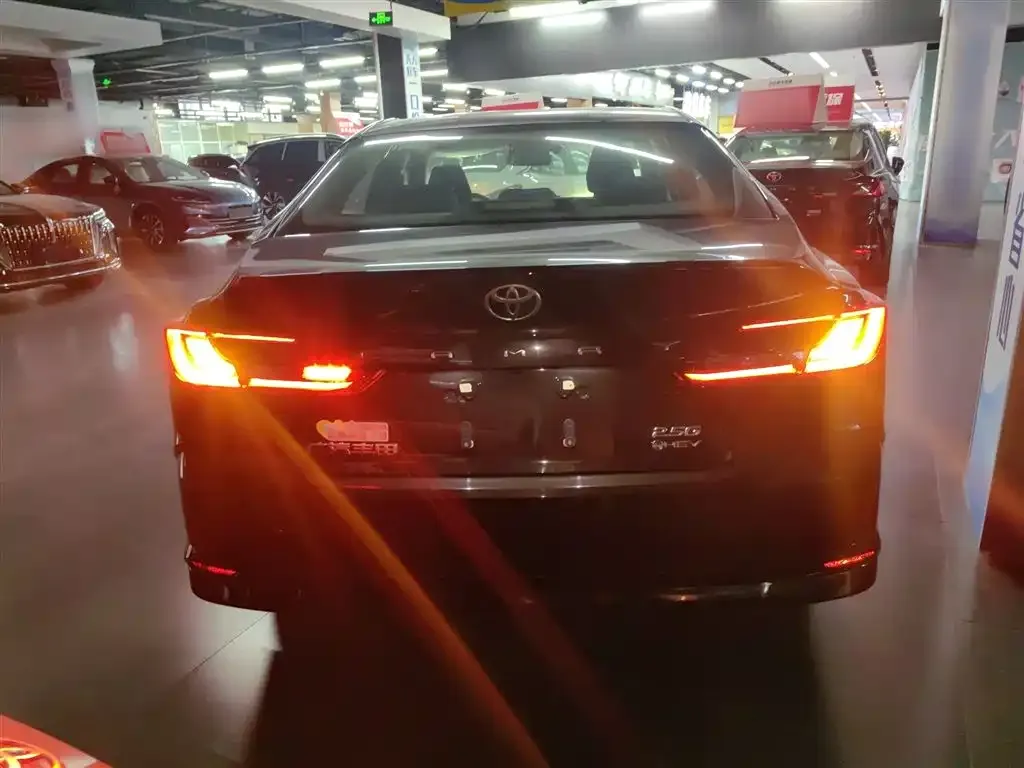 Toyota Camry — фото 6