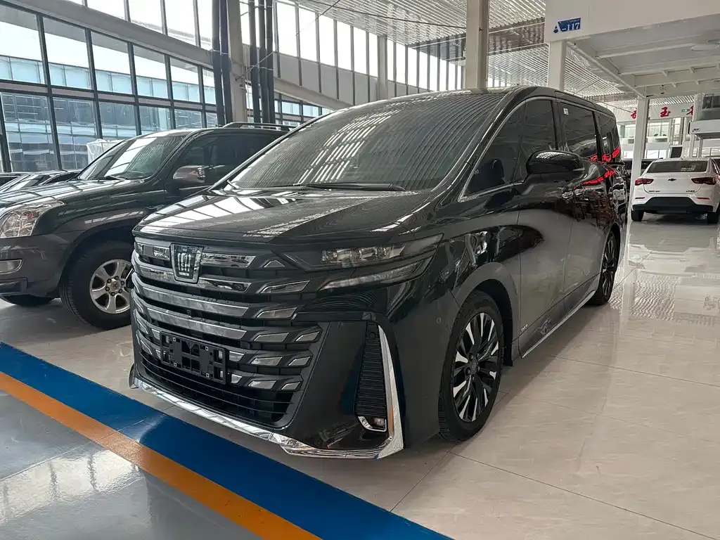 Toyota Vellfire 2023 из CN, фото 1