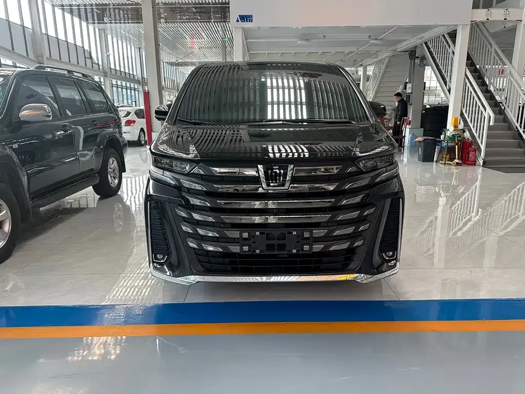 Toyota Vellfire 2023 из CN, фото 2