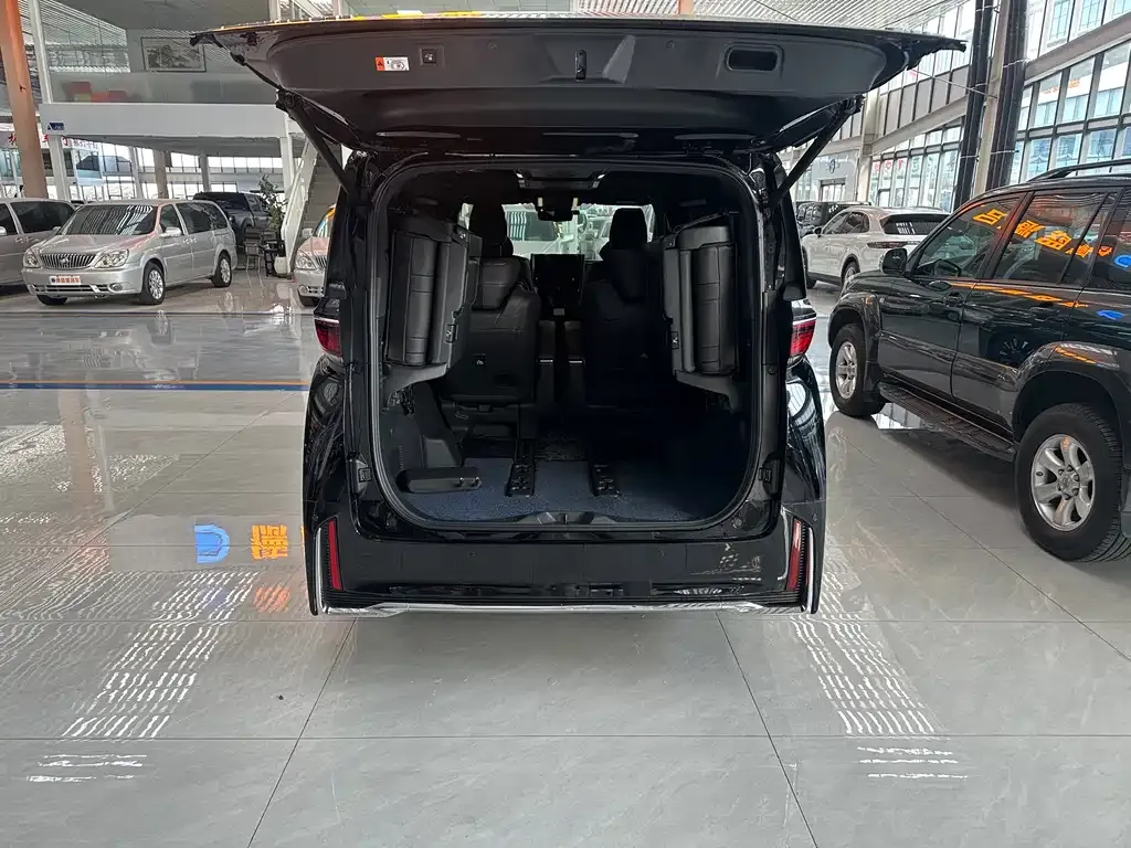 Toyota Vellfire 2023 из CN, фото 3