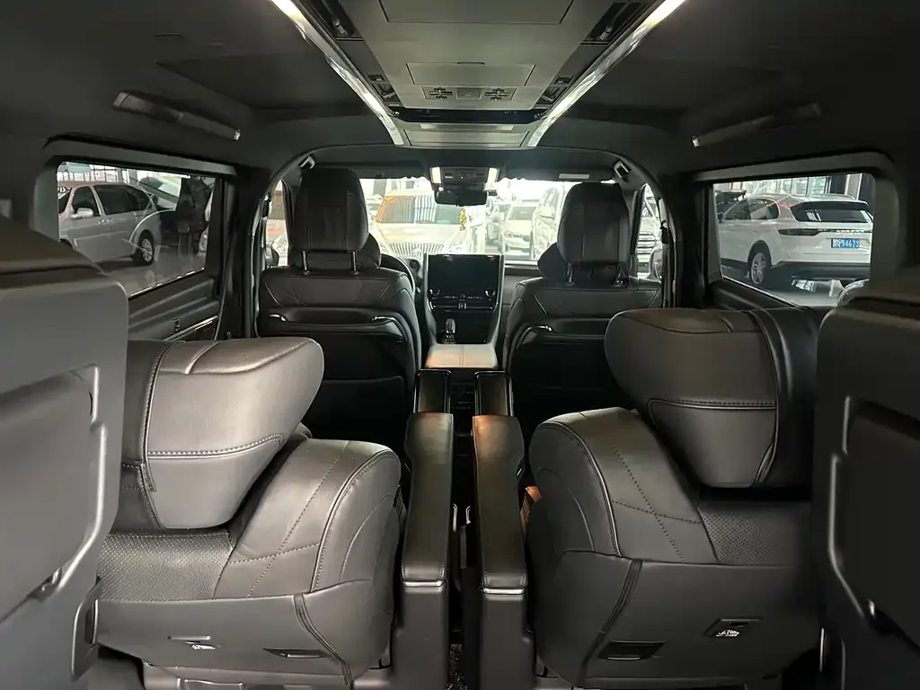 Toyota Vellfire 2023 из CN, фото 4