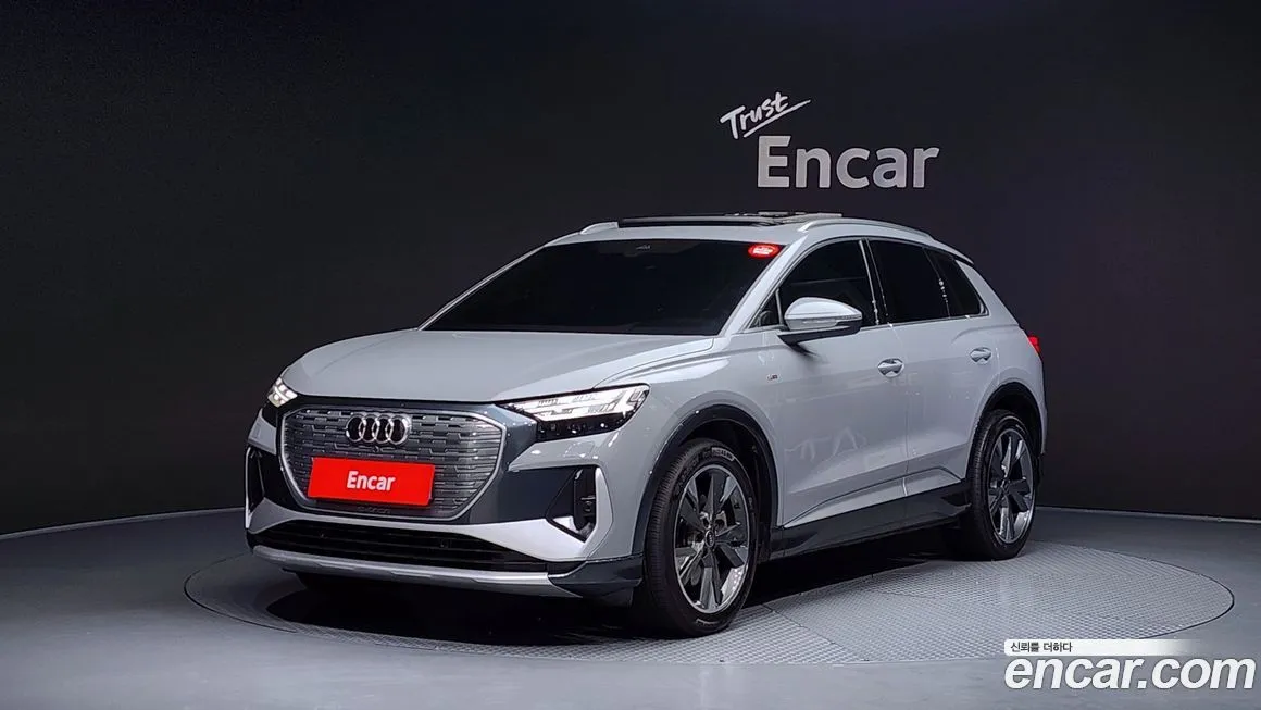 Audi Q4 e-tron — фото 1