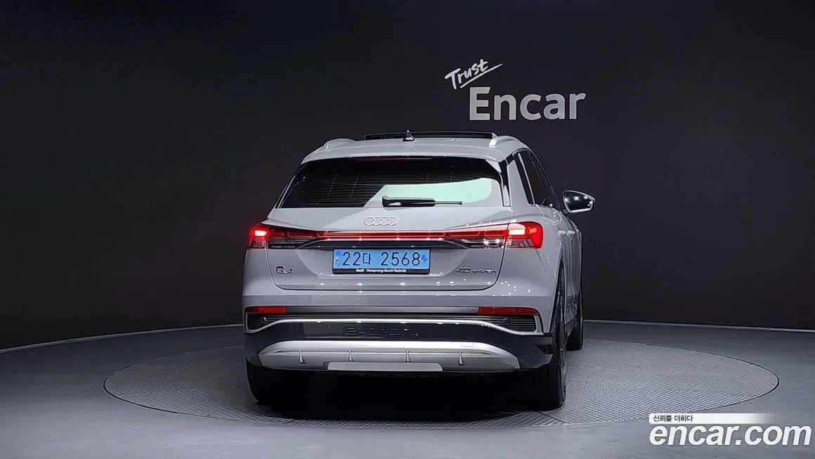 Audi Q4 e-tron — фото 2