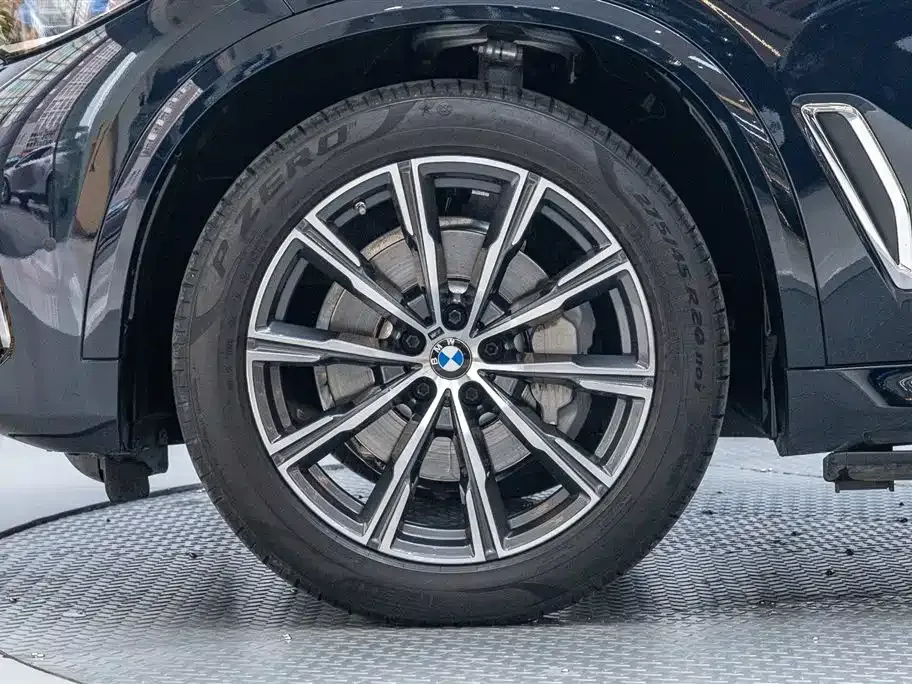 BMW X5 — фото 10