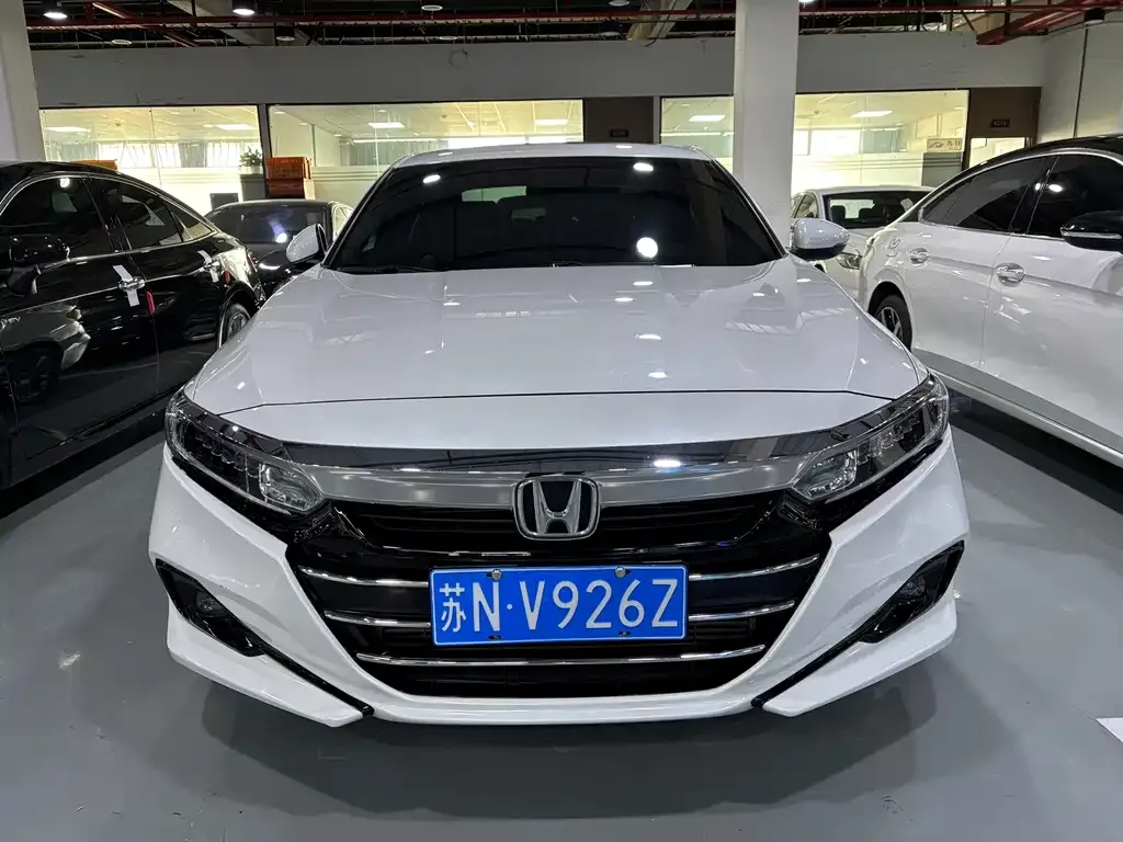 Honda Accord — фото 1