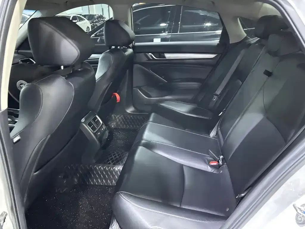 Honda Accord — фото 10