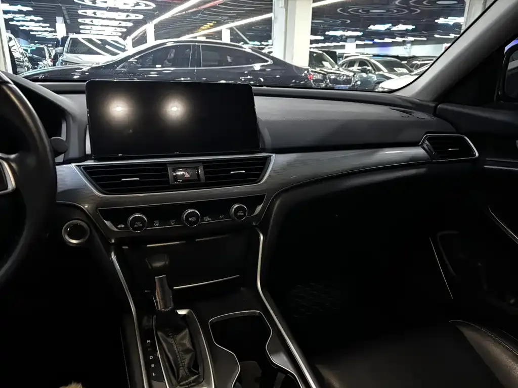 Honda Accord — фото 8