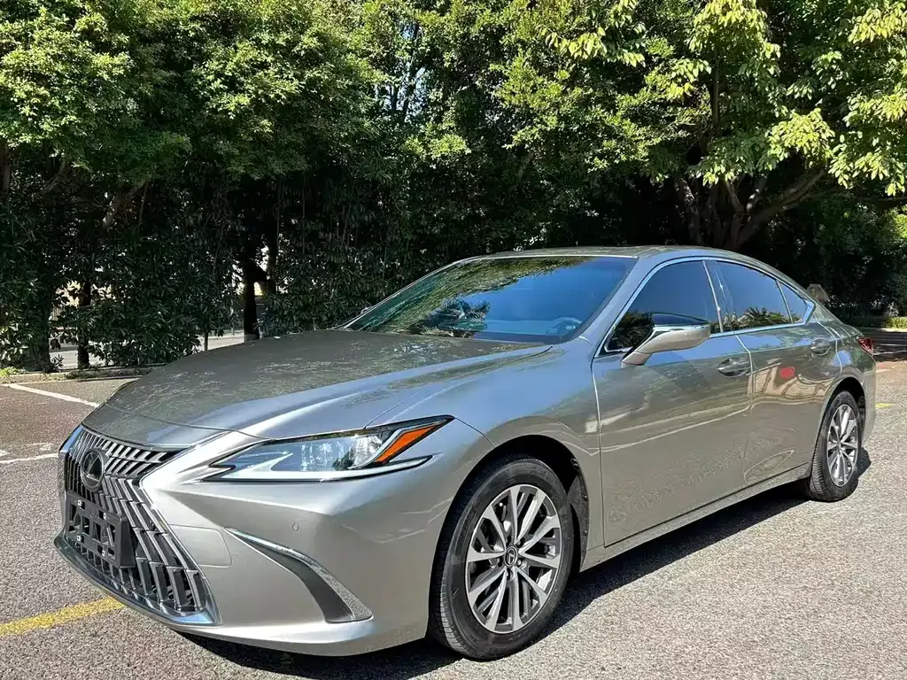 Lexus ES — фото 1