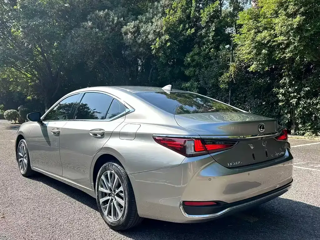 Lexus ES — фото 5