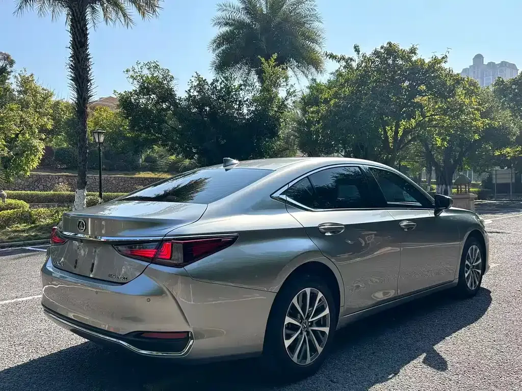 Lexus ES — фото 10