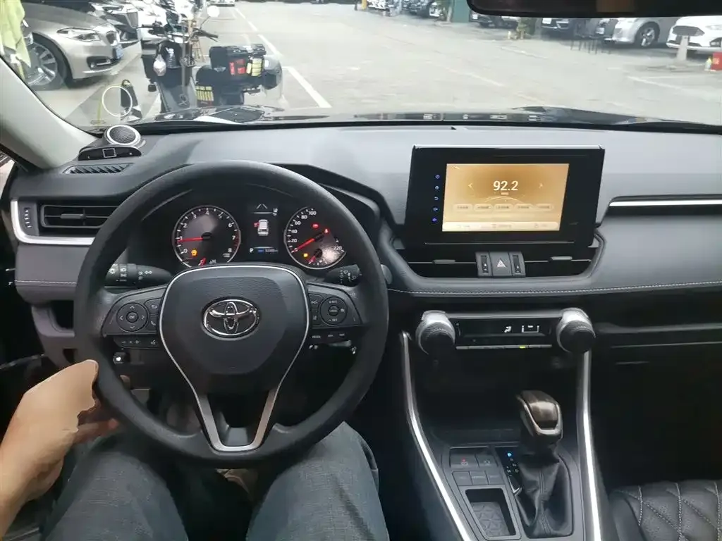 Toyota RAV4 2023 из CN, фото 10
