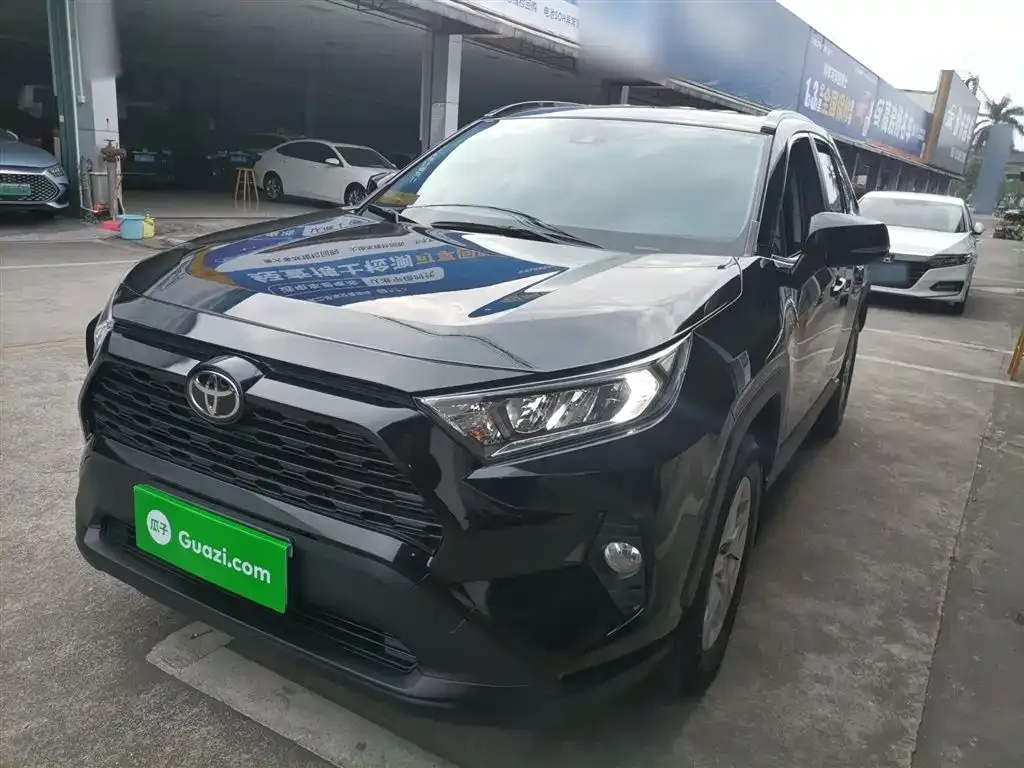 Toyota RAV4 2023 из CN, фото 2