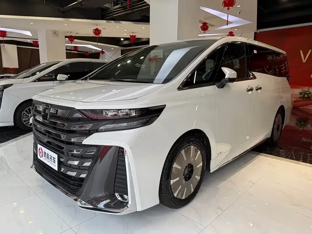 Toyota Vellfire — фото 1
