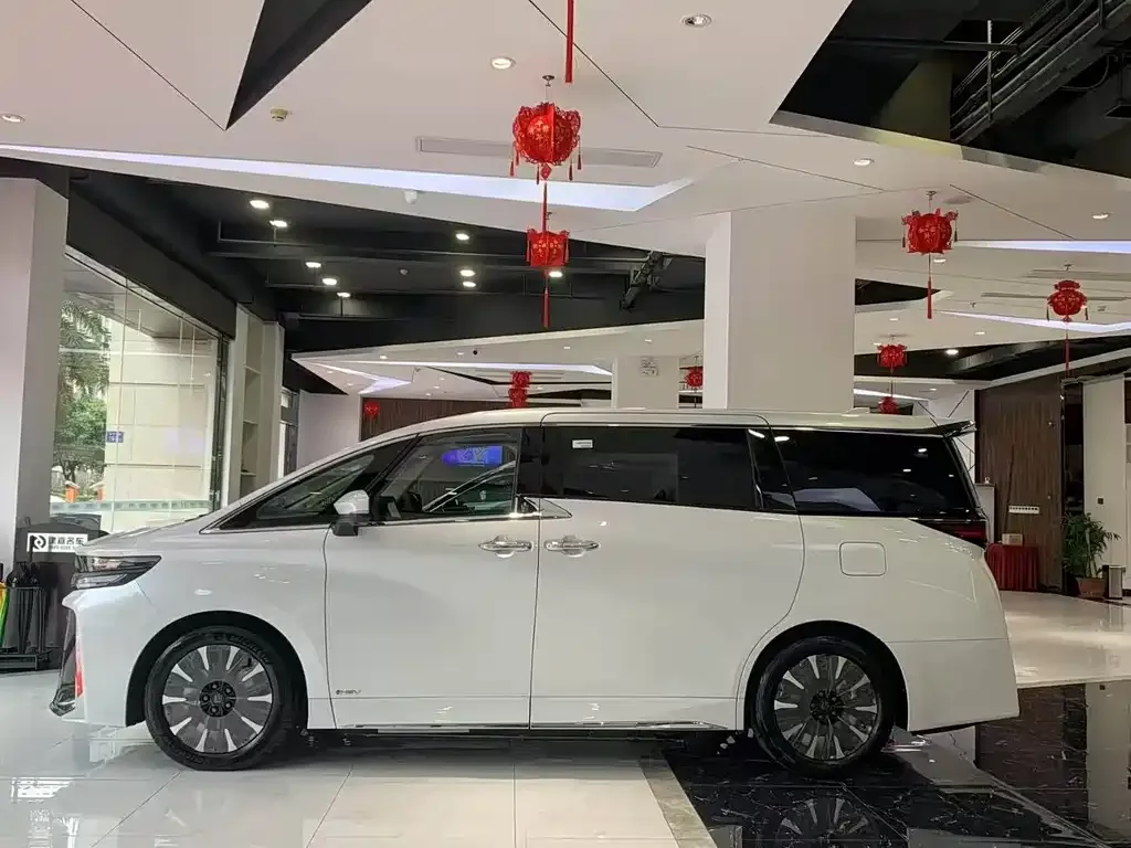 Toyota Vellfire — фото 8