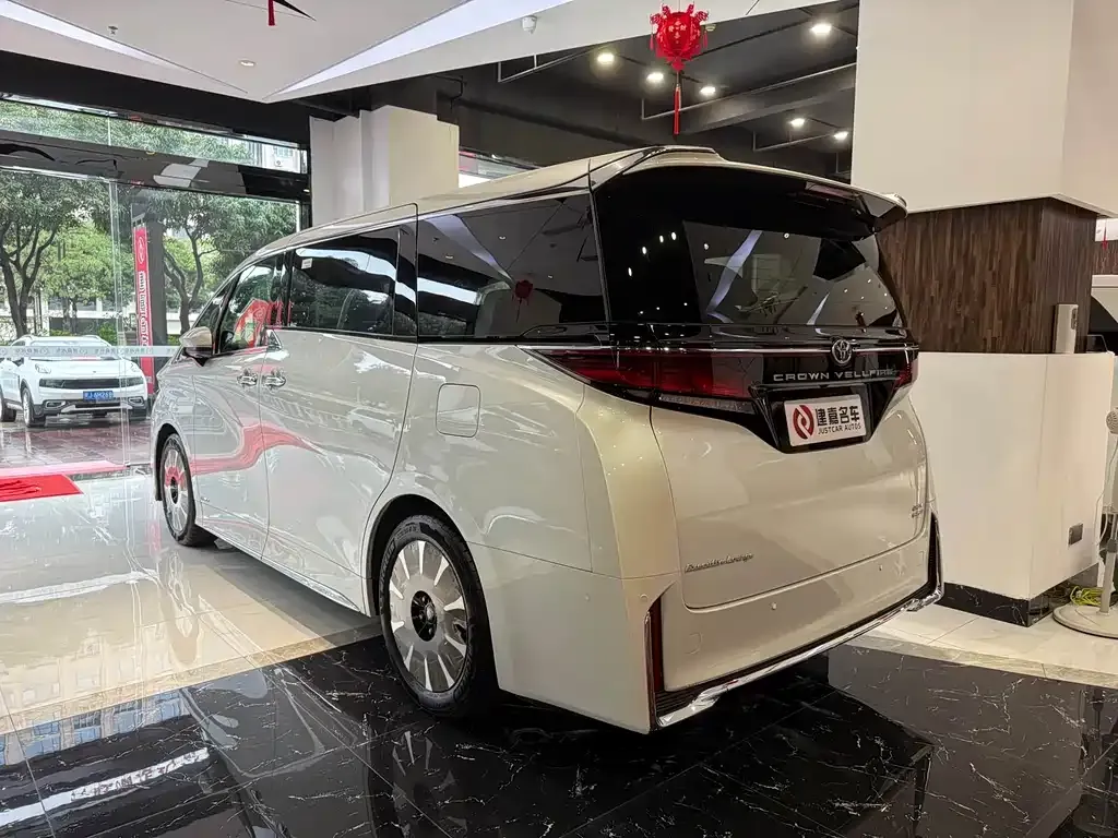 Toyota Vellfire — фото 5