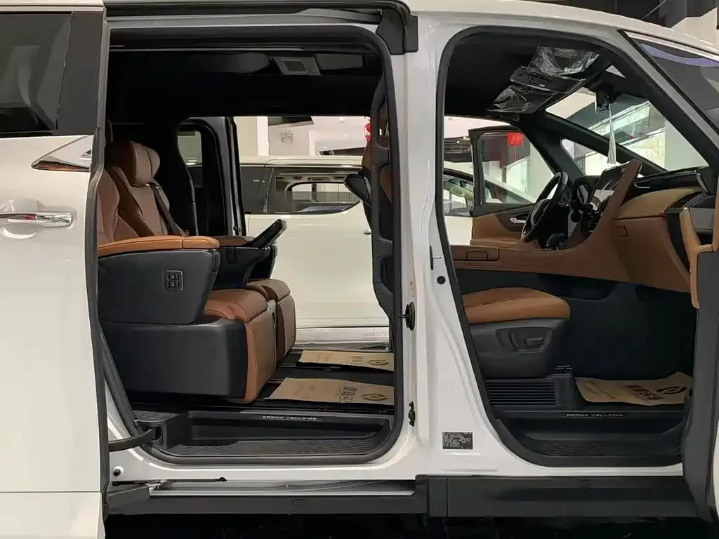 Toyota Vellfire — фото 2