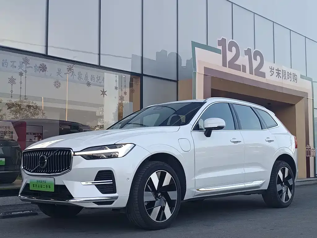 Volvo XC60 PHEV — фото 1