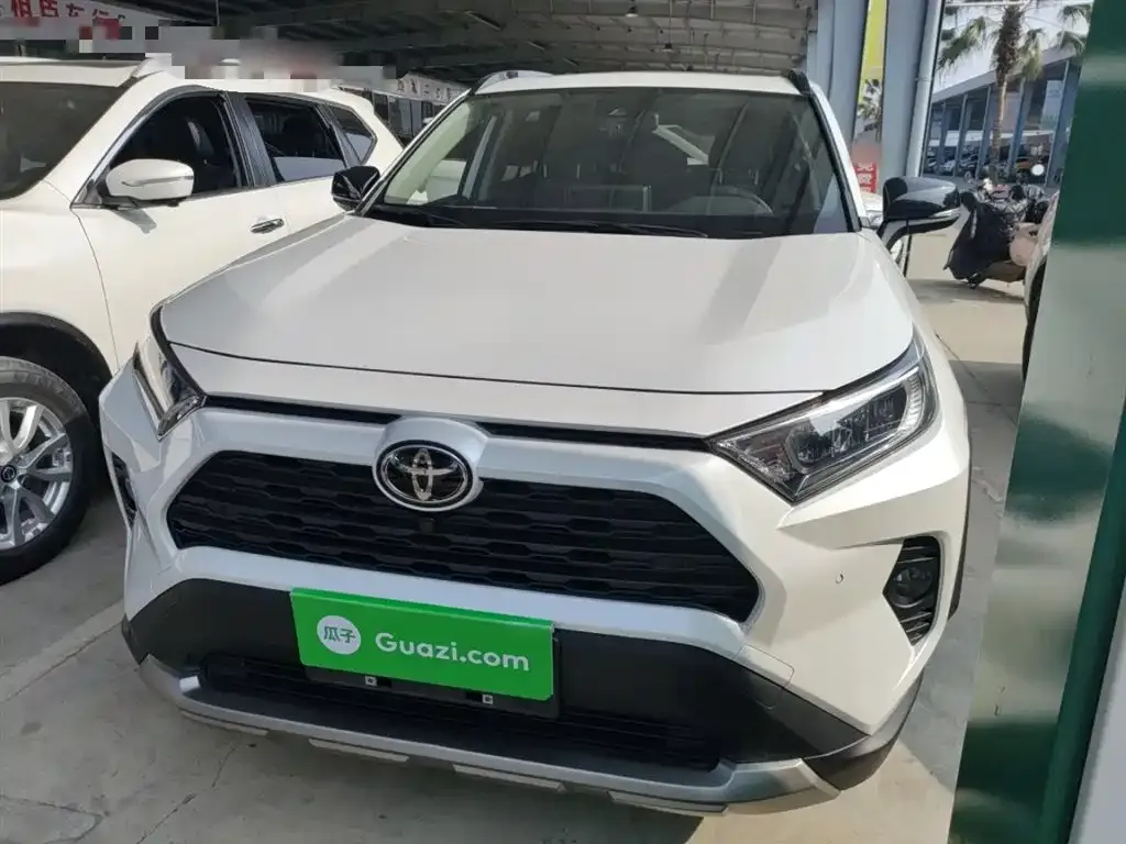 Toyota RAV4 2023 из CN, фото 1