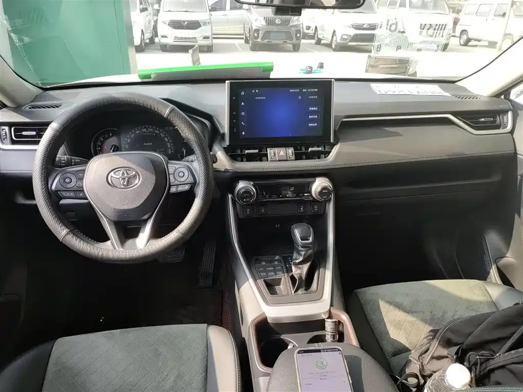 Toyota RAV4 2023 из CN, фото 2