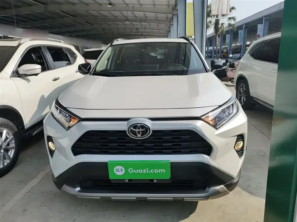 Toyota RAV4 2023 из CN, фото 6