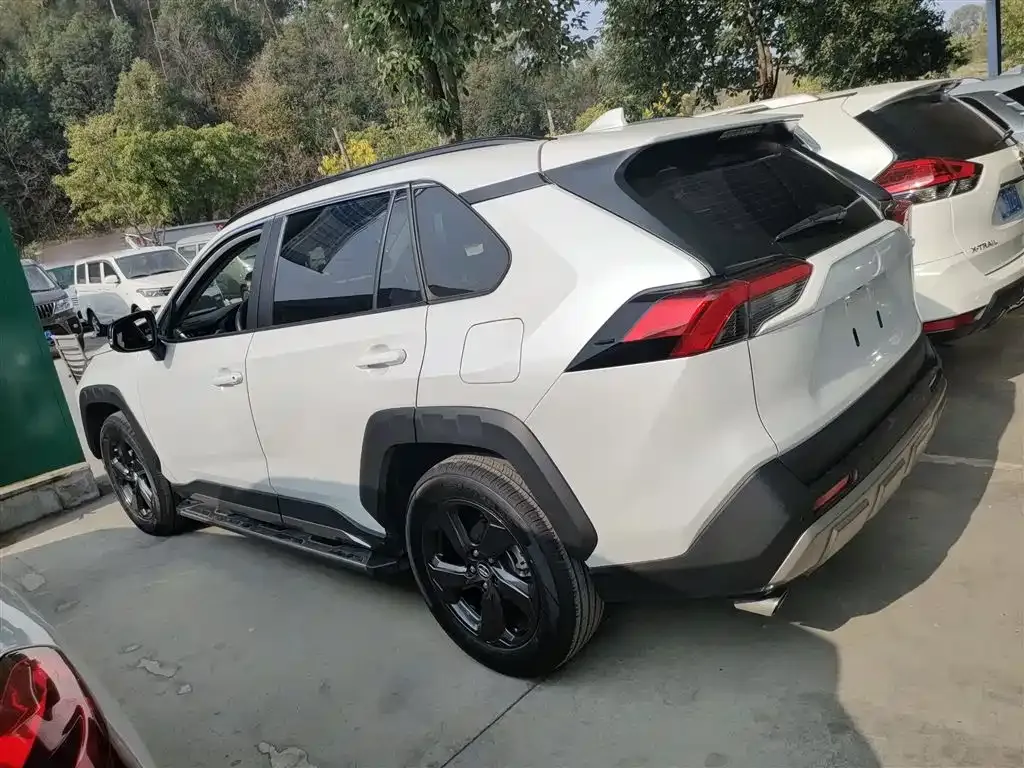 Toyota RAV4 2023 из CN, фото 3