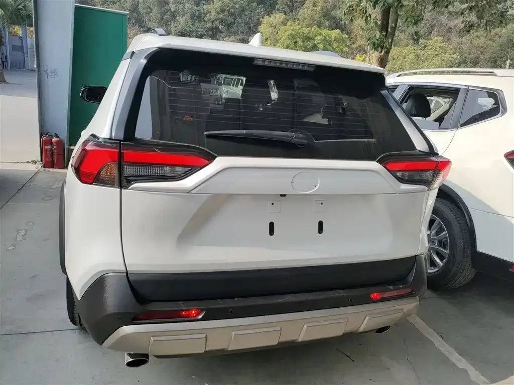 Toyota RAV4 2023 из CN, фото 7