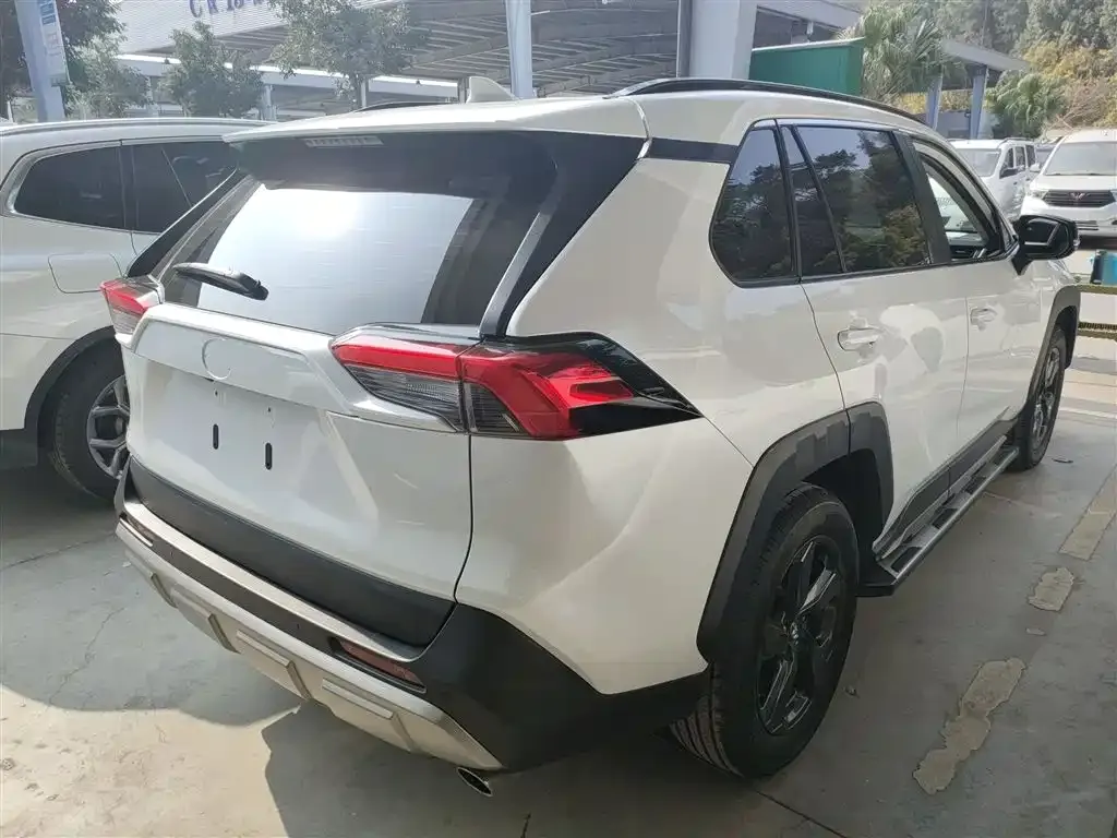 Toyota RAV4 2023 из CN, фото 8