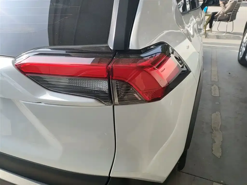 Toyota RAV4 2023 из CN, фото 5