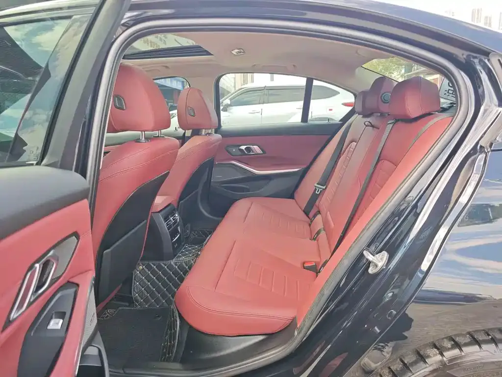 BMW 3 Series 2021 из CN, фото 2