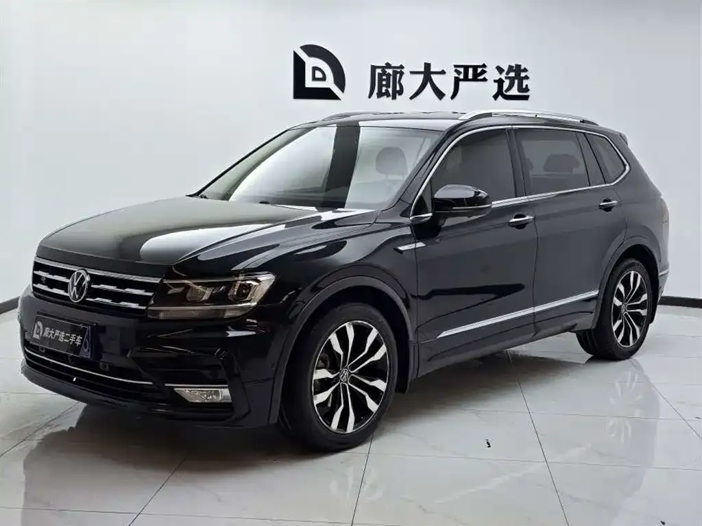 Volkswagen Tiguan L — фото 1