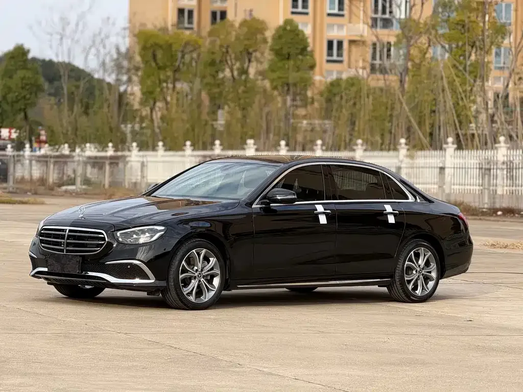 Mercedes-Benz E-Class — фото 4