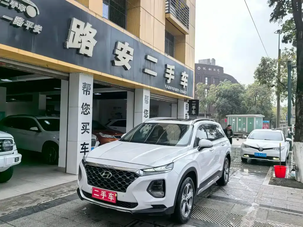 Hyundai Santa Fe — фото 1