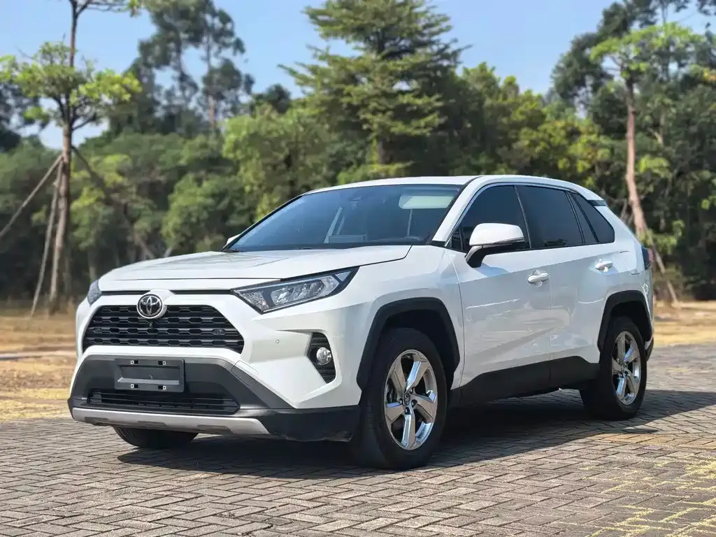 Toyota RAV4 2023 из CN, фото 1