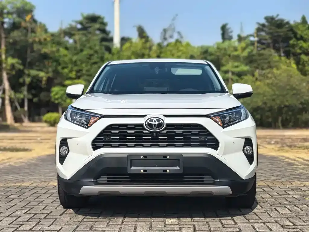Toyota RAV4 2023 из CN, фото 2