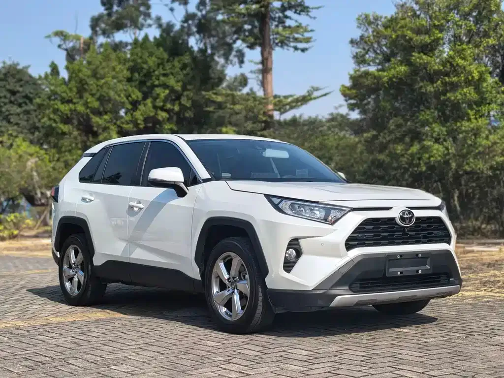 Toyota RAV4 2023 из CN, фото 3