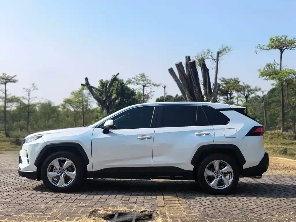 Toyota RAV4 2023 из CN, фото 7