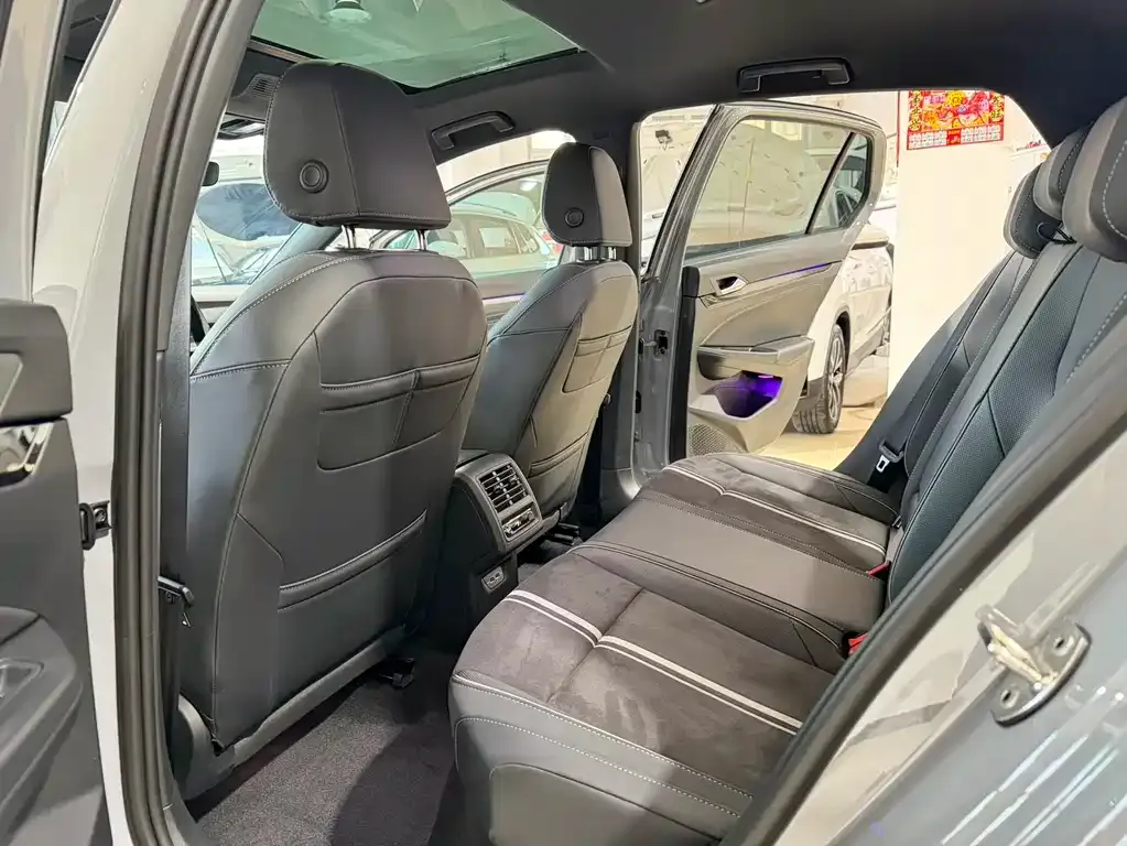 Volkswagen Golf 2022 из CN, фото 8