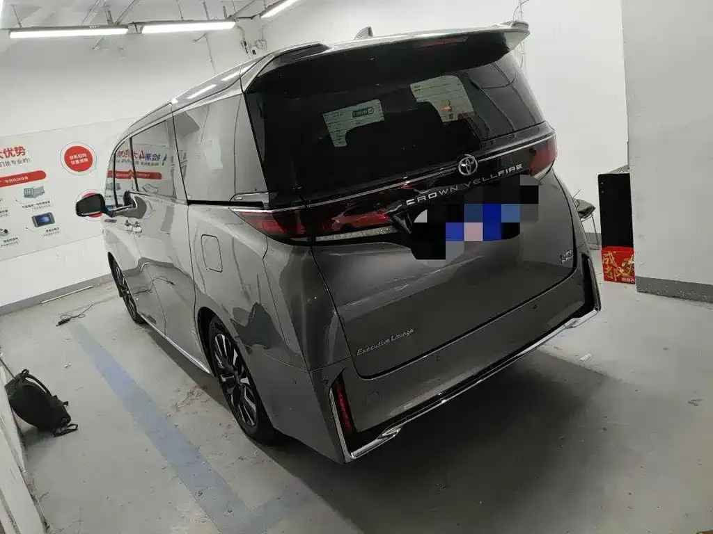 Toyota Vellfire — фото 5
