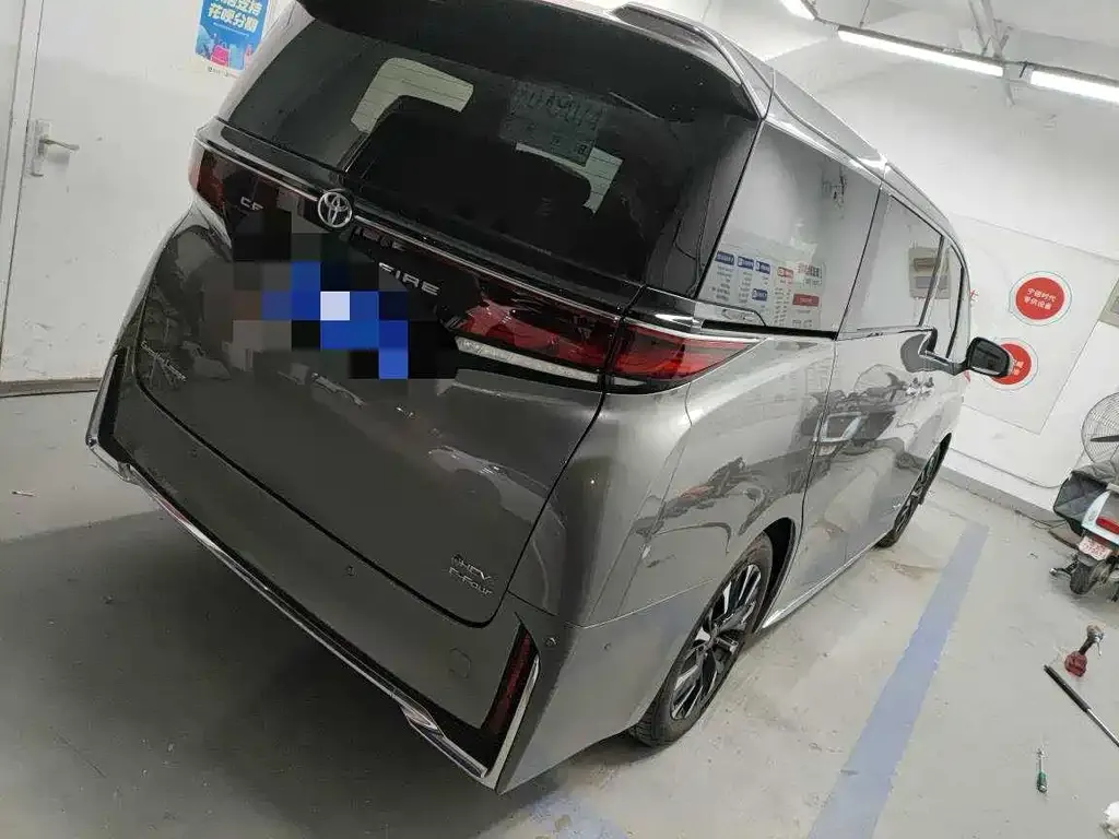 Toyota Vellfire — фото 3