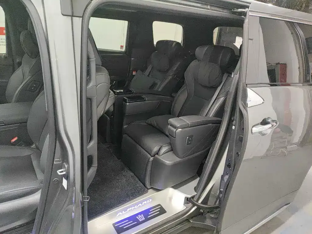 Toyota Vellfire — фото 4