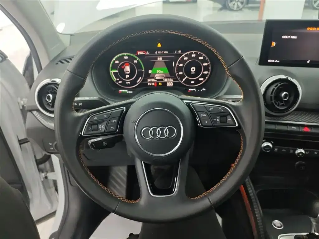Audi Q2L e-tron — фото 9