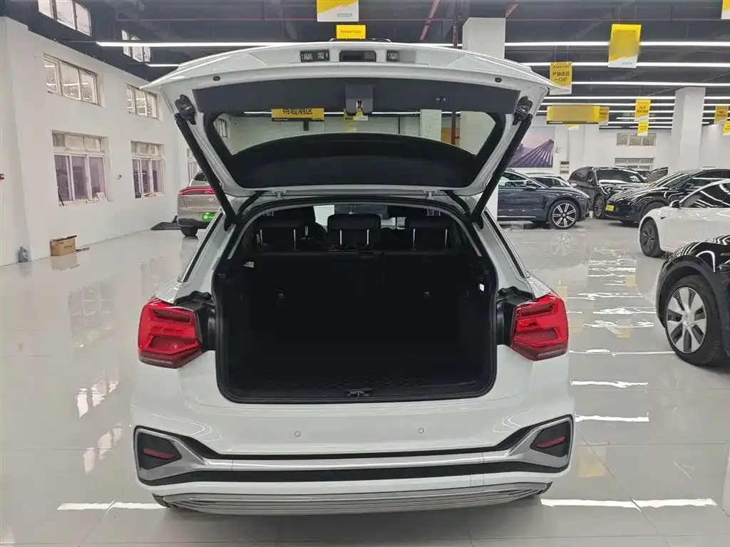 Audi Q2L e-tron — фото 10