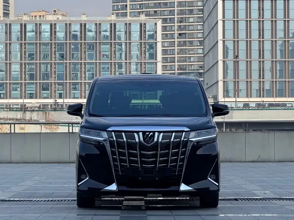 Toyota Alphard 2023 из CN, фото 1